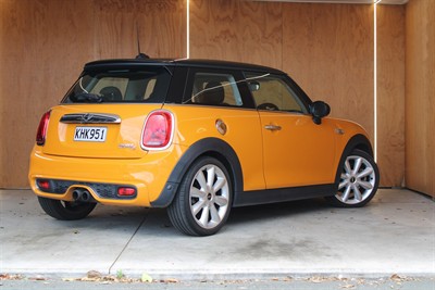 2017 Mini Hatch - Thumbnail