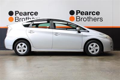 2010 Toyota PRIUS - Thumbnail