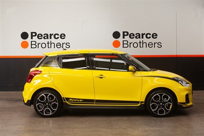 2022 Suzuki Swift - Thumbnail