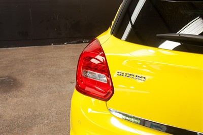 2022 Suzuki Swift - Thumbnail