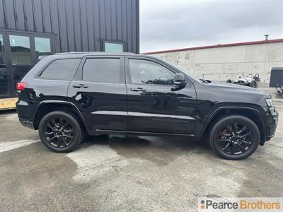 2017 Jeep GRAND CHEROKEE - Thumbnail