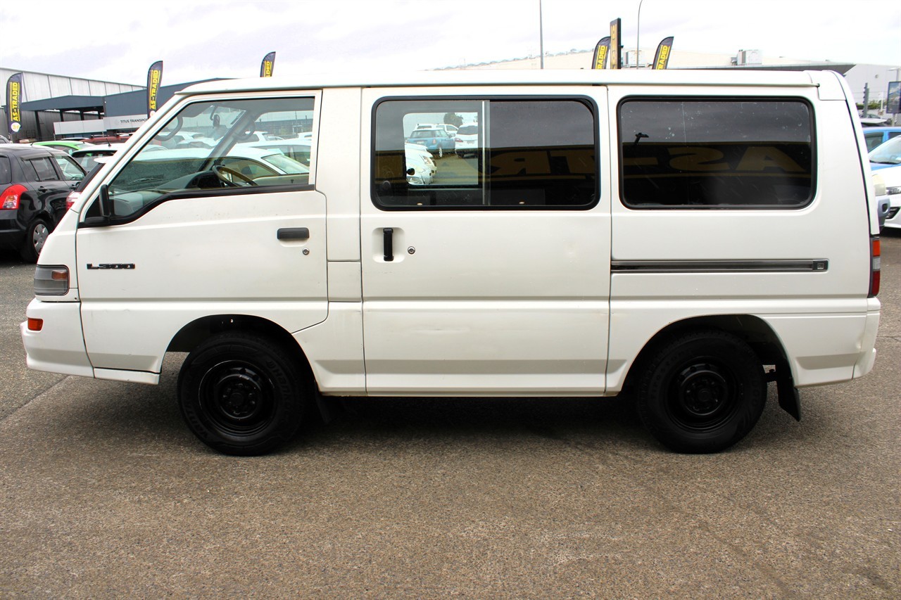 2014 Mitsubishi L300