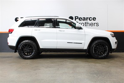 2017 Jeep Grand Cherokee - Thumbnail