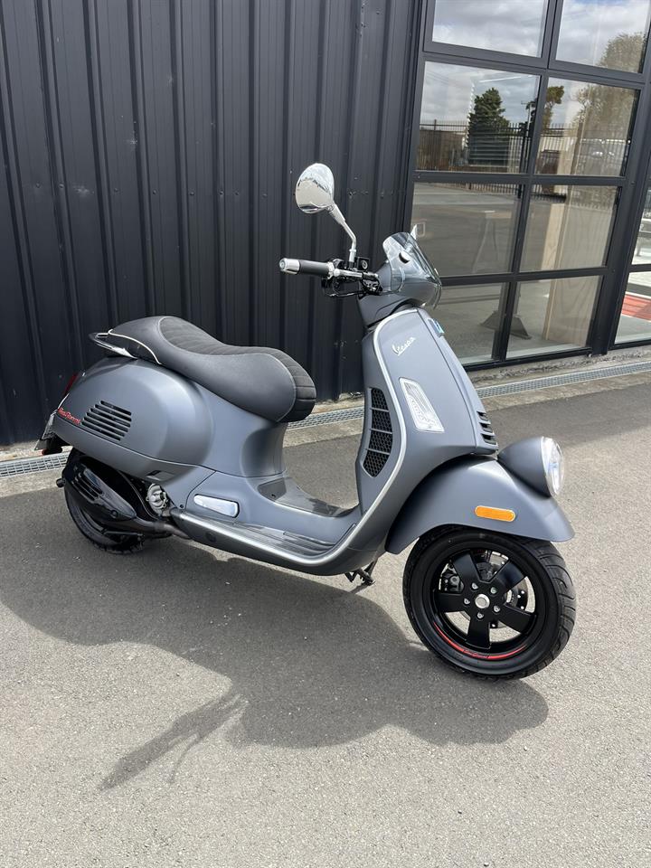 2022 Vespa GTV 300