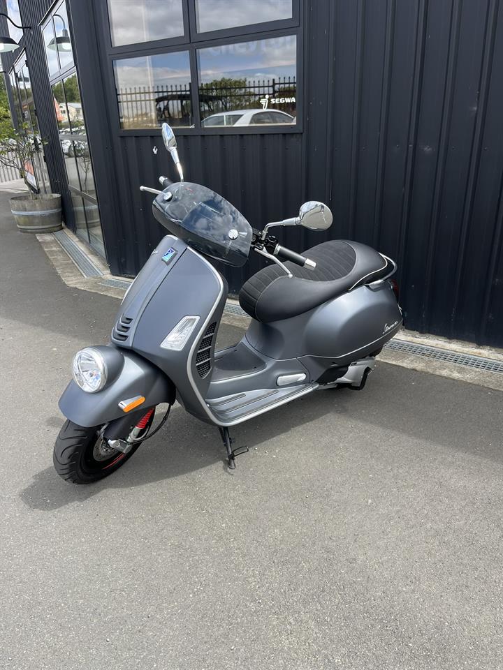 2022 Vespa GTV 300