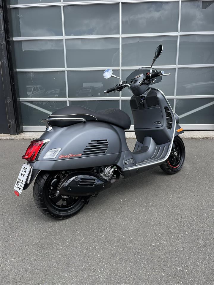 2022 Vespa GTV 300