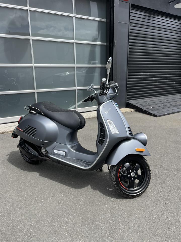 2022 Vespa GTV 300