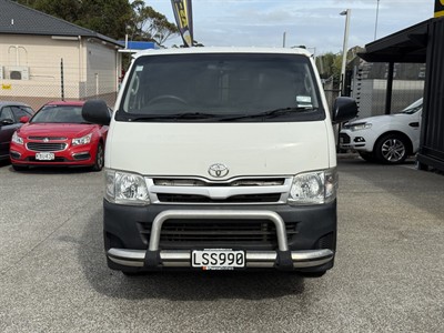 2010 Toyota Hiace - Thumbnail