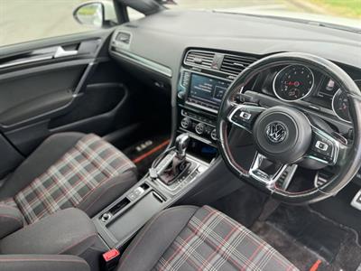 2014 Volkswagen Golf - Thumbnail