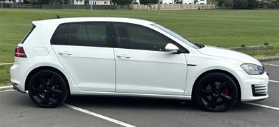 2014 Volkswagen Golf - Thumbnail