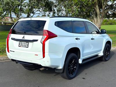 2016 Mitsubishi Pajero Sport - Thumbnail