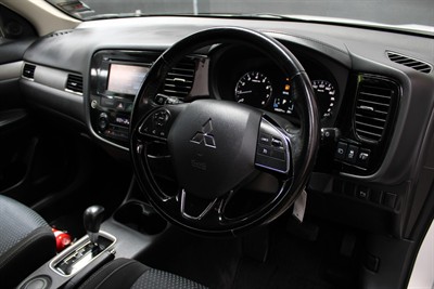 2015 Mitsubishi Outlander - Thumbnail