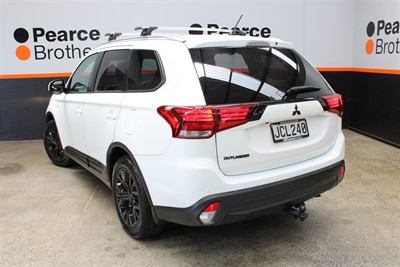 2015 Mitsubishi Outlander - Thumbnail