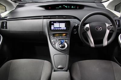 2011 Toyota PRIUS - Thumbnail