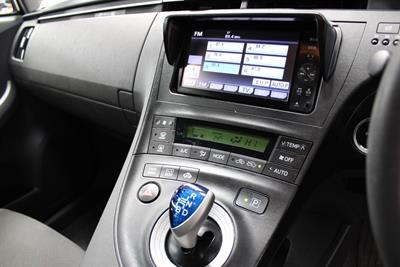 2011 Toyota PRIUS - Thumbnail