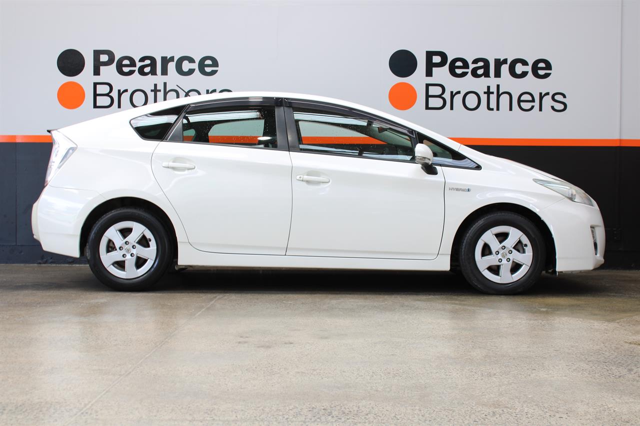 2011 Toyota PRIUS