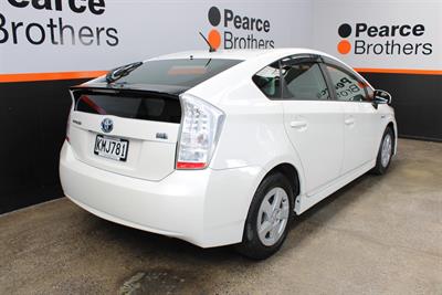 2011 Toyota PRIUS - Thumbnail