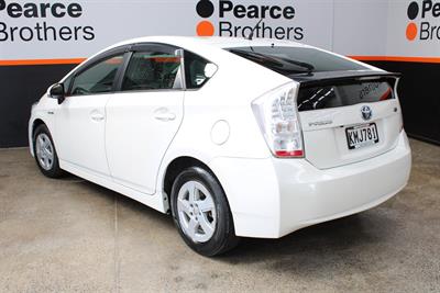 2011 Toyota PRIUS - Thumbnail