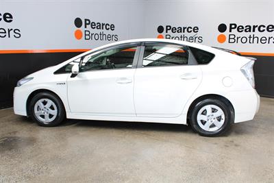 2011 Toyota PRIUS - Thumbnail