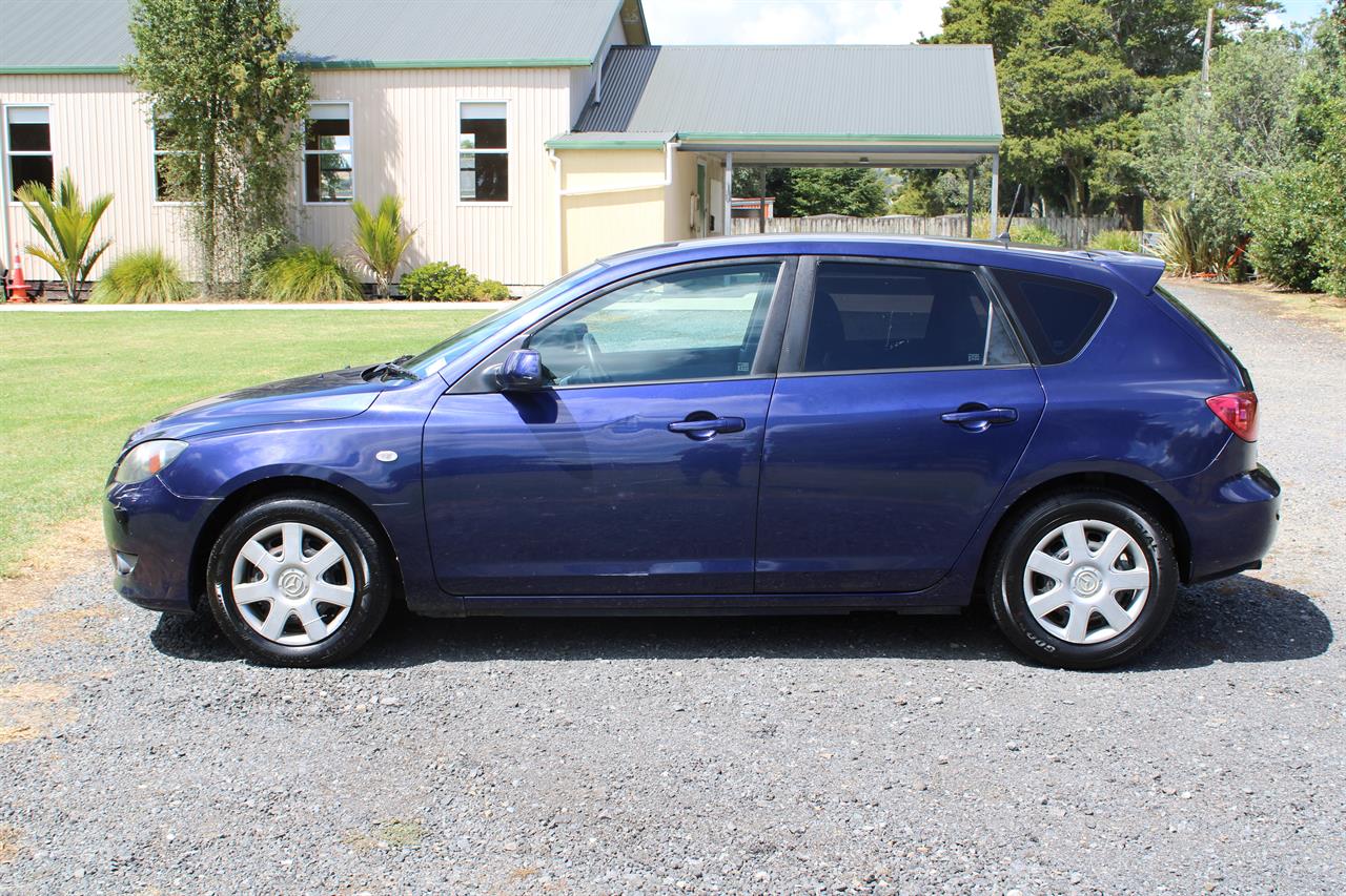 2004 Mazda Axela