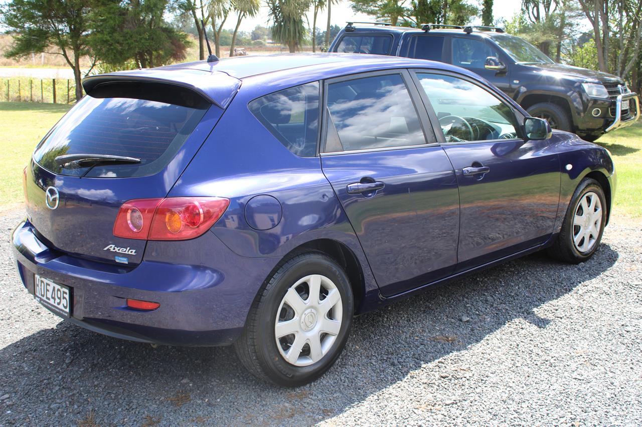 2004 Mazda Axela