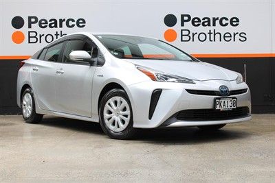 2019 Toyota PRIUS - Thumbnail