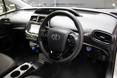 2019 Toyota PRIUS - Thumbnail