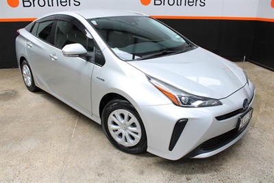 2019 Toyota PRIUS - Thumbnail