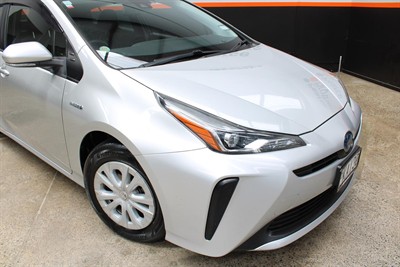 2019 Toyota PRIUS - Thumbnail