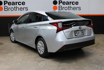 2019 Toyota PRIUS - Thumbnail