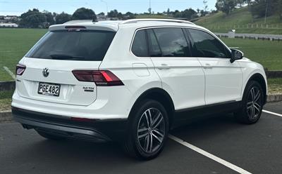 2016 Volkswagen Tiguan - Thumbnail