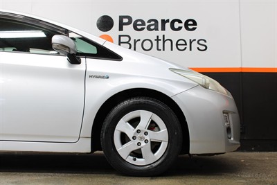 2010 Toyota PRIUS - Thumbnail