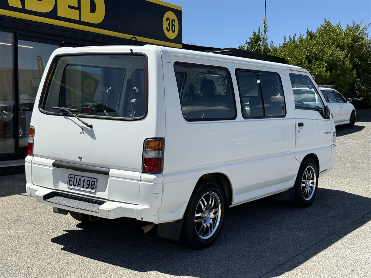 2009 Mitsubishi L300