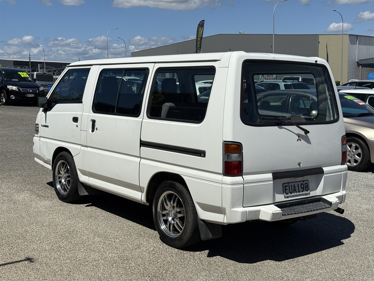 2009 Mitsubishi L300