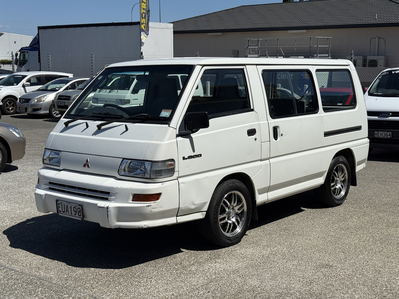 2009 Mitsubishi L300