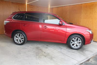 2014 Mitsubishi Outlander - Thumbnail