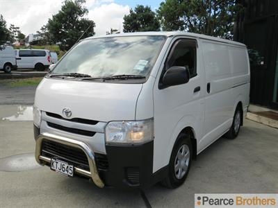 2017 Toyota Hiace - Thumbnail