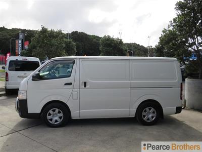 2017 Toyota Hiace - Thumbnail