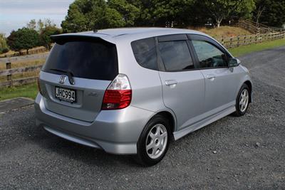 2005 Honda FIT - Thumbnail