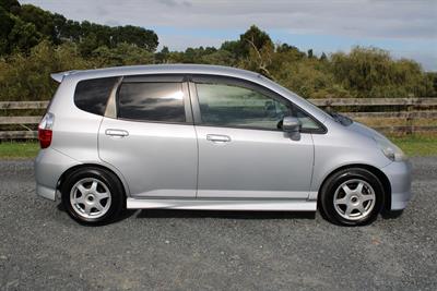 2005 Honda FIT - Thumbnail