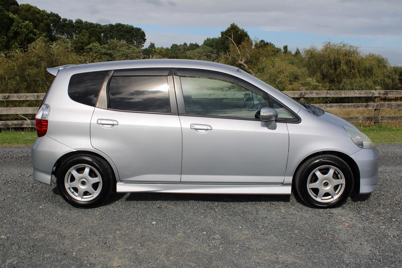 2005 Honda FIT