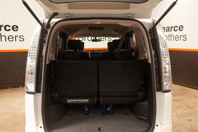 2012 Nissan Serena - Thumbnail