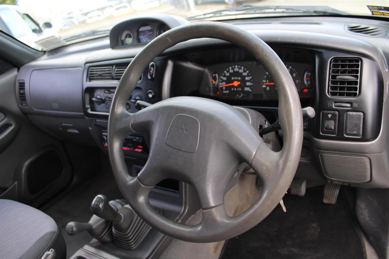 2002 Mitsubishi Triton