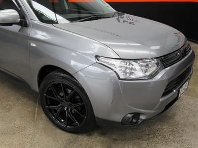 2013 Mitsubishi Outlander - Thumbnail