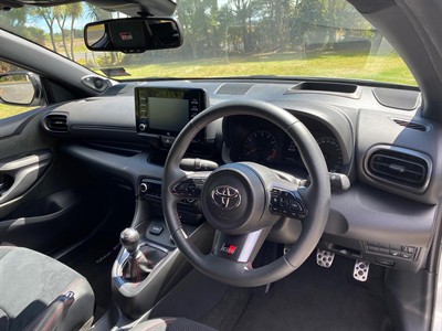 2021 Toyota YARIS - Thumbnail