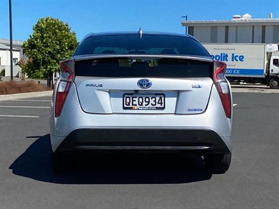 2018 Toyota Prius - Thumbnail