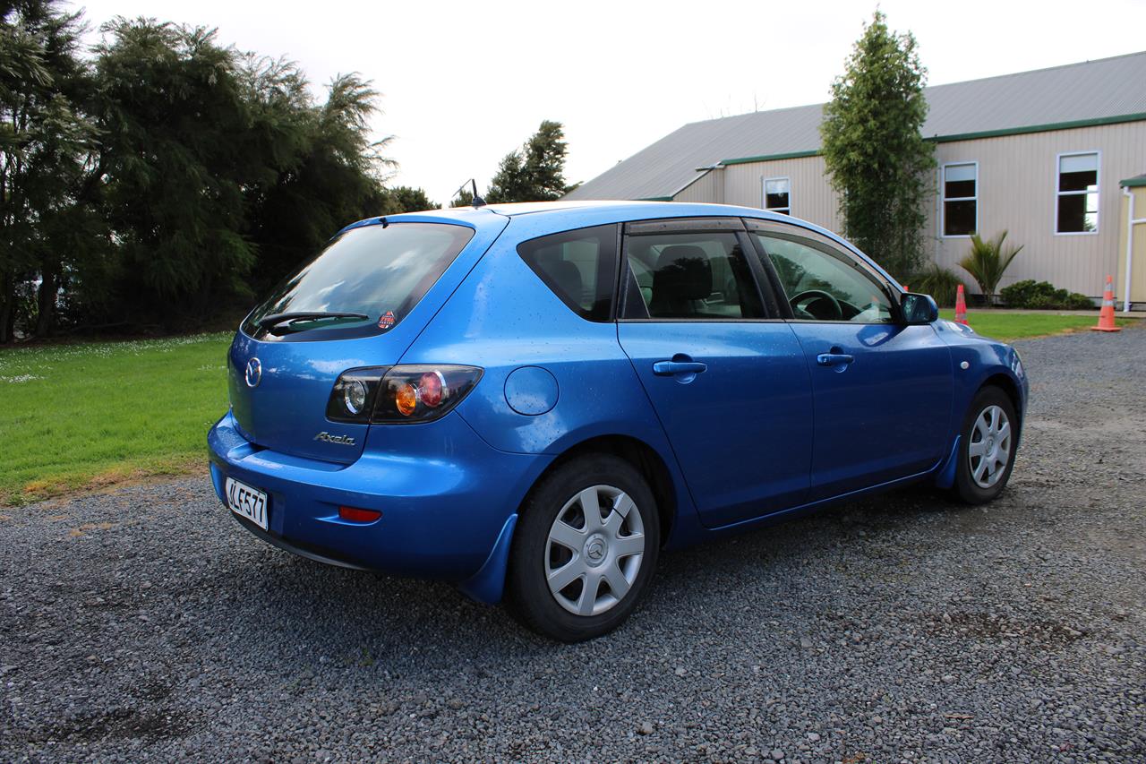 2005 Mazda Axela