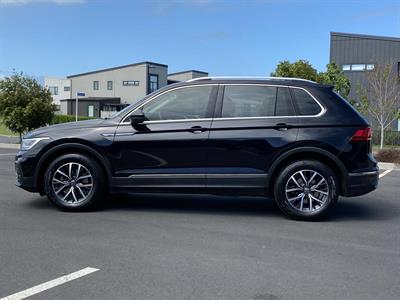 2021 Volkswagen Tiguan - Thumbnail