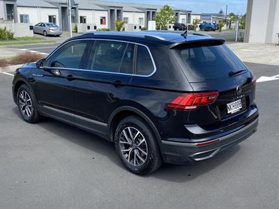 2021 Volkswagen Tiguan - Thumbnail