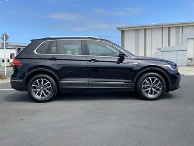 2021 Volkswagen Tiguan - Thumbnail